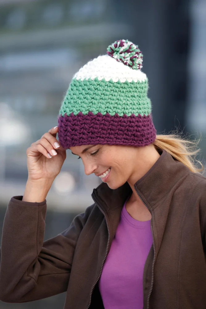 3-farbige Häkelmütze mit Pompon