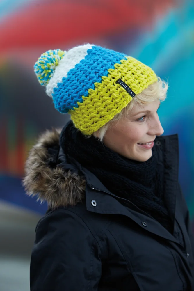 3-farbige Häkelmütze mit Pompon
