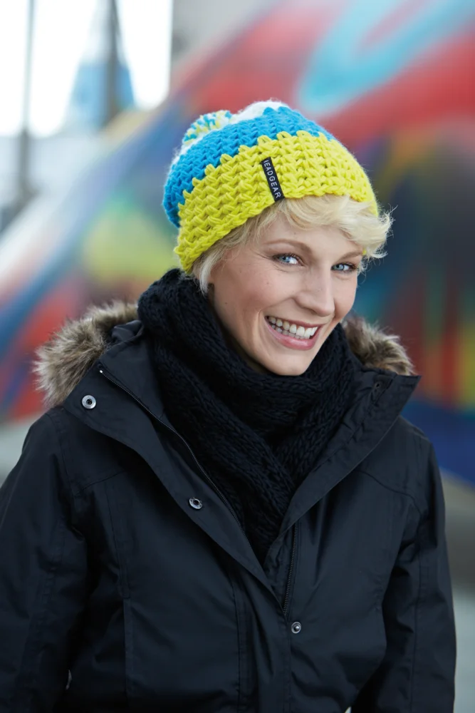 3-farbige Häkelmütze mit Pompon
