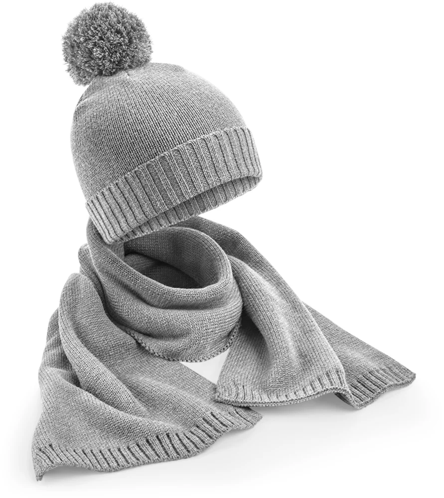 Geschenkset mit Strickmütze und Schal