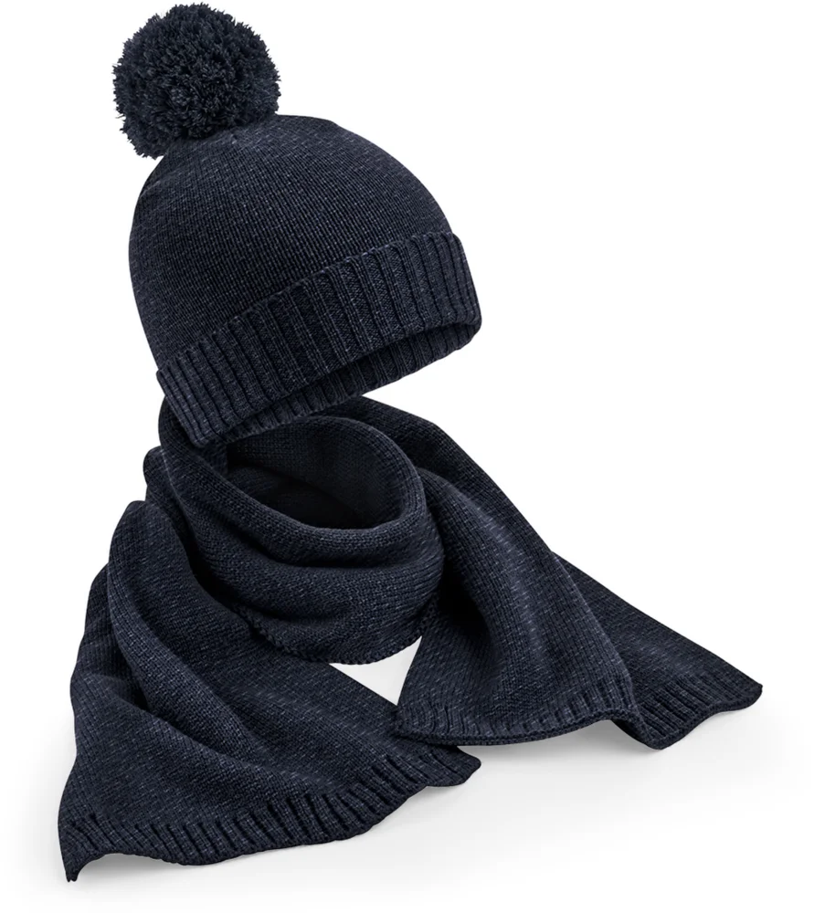 Geschenkset mit Strickmütze und Schal