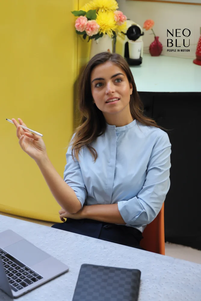 Poplin blouse with a Mao collar long-sleeve