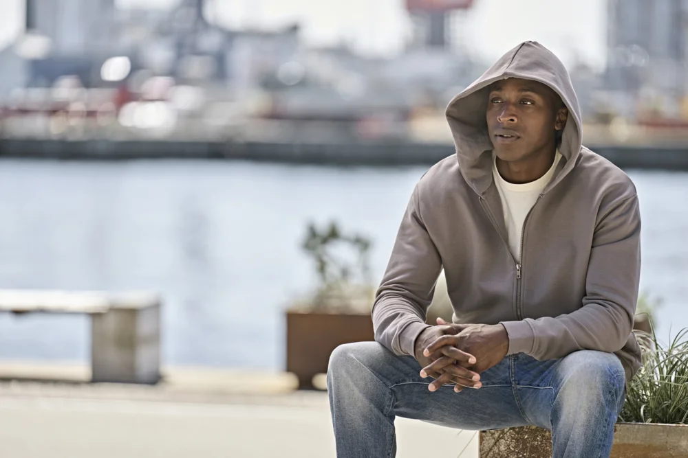 Schwere Kapuzen Sweatjacke "Unlabeled"