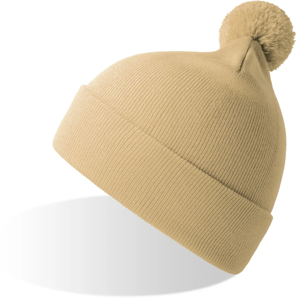 Strickmütze mit Pompon