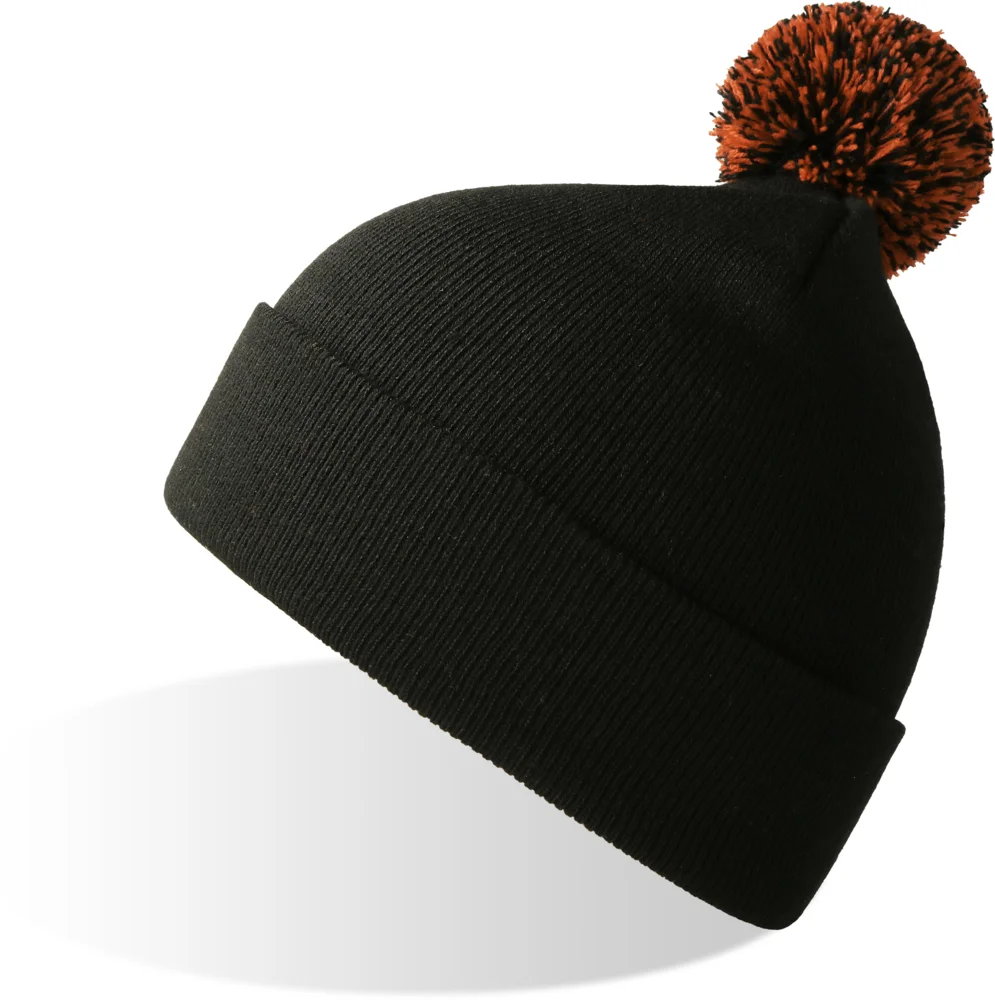 Strickmütze mit Pompon