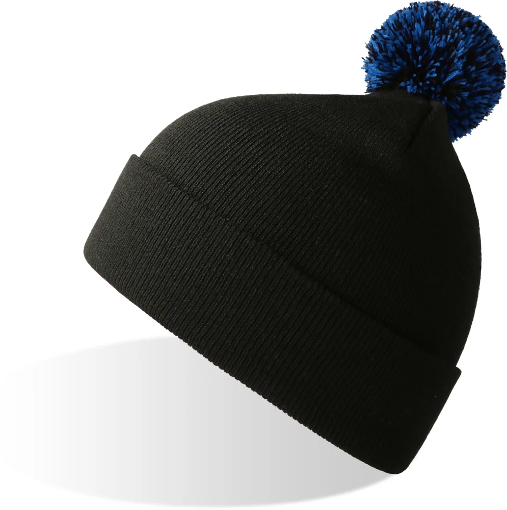 Strickmütze mit Pompon