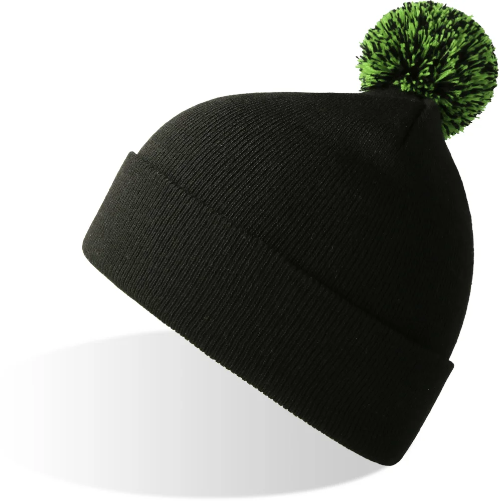 Strickmütze mit Pompon