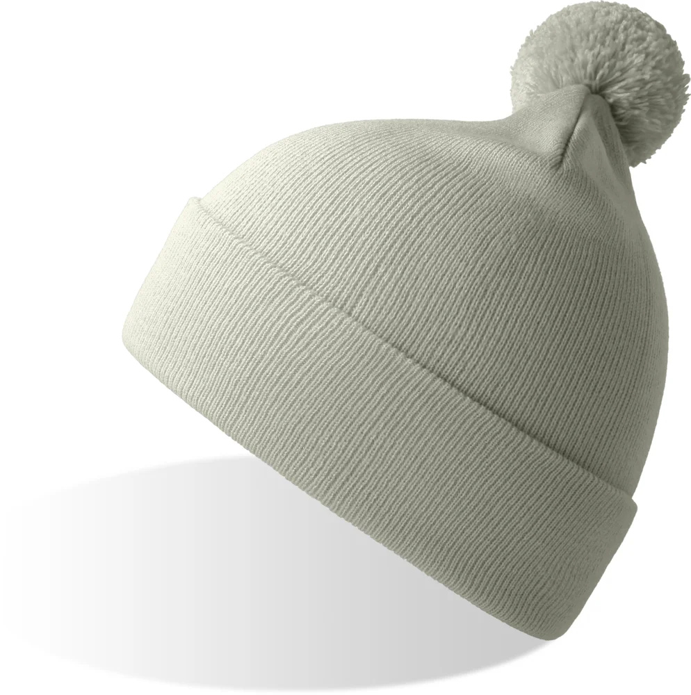 Strickmütze mit Pompon