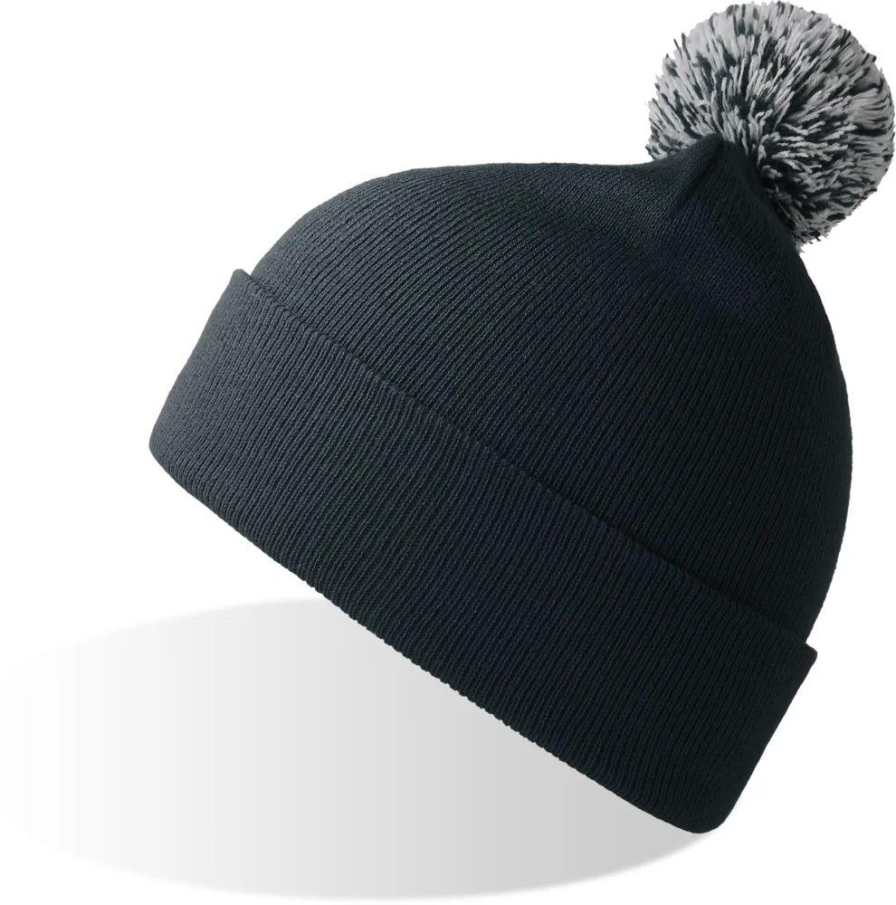 Strickmütze mit Pompon