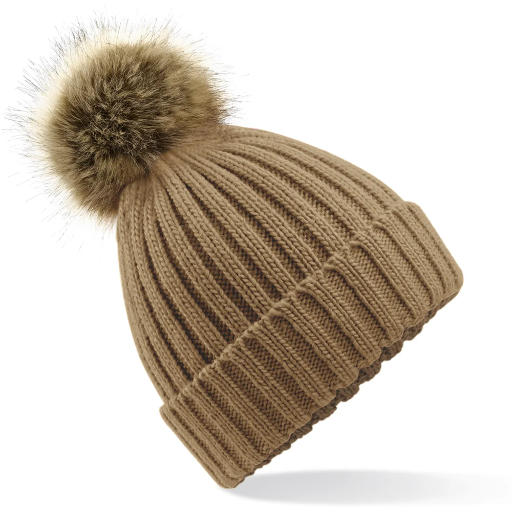 Strickmütze mit Pompon