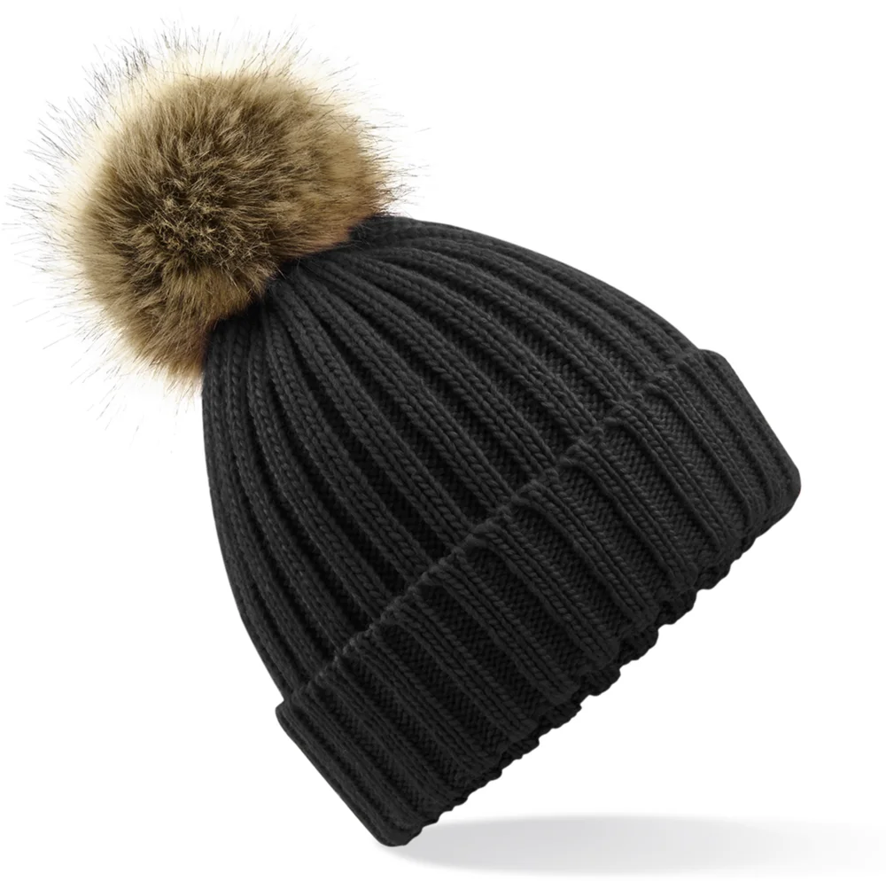 Strickmütze mit Pompon