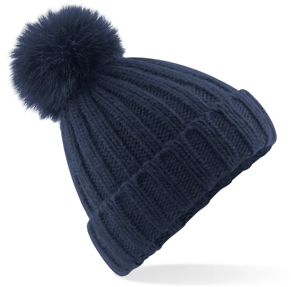 Strickmütze mit Pompon