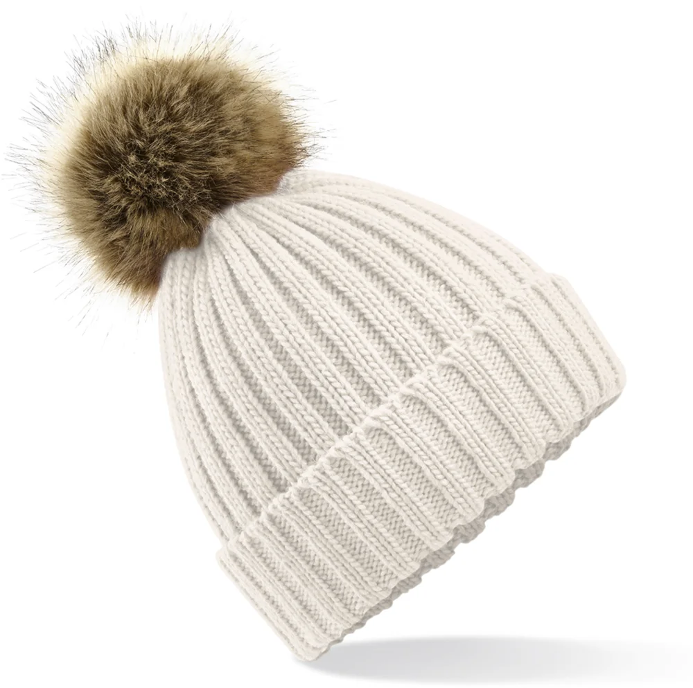 Strickmütze mit Pompon