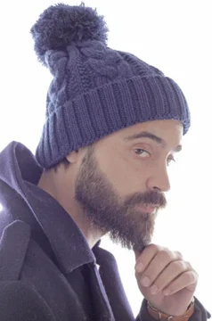 Strickmütze mit Zopfmuster